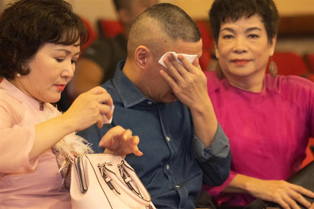 NSND Công Lý bật khóc khi dự lễ giỗ tổ ngành sân khấu-3