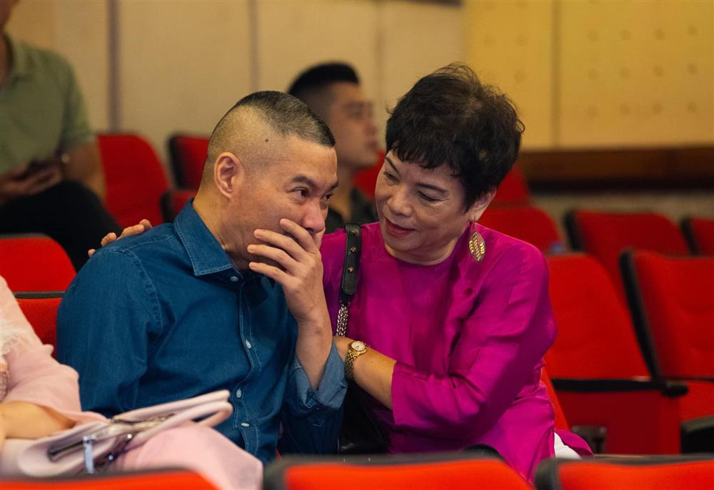 NSND Công Lý bật khóc khi dự lễ giỗ tổ ngành sân khấu-4