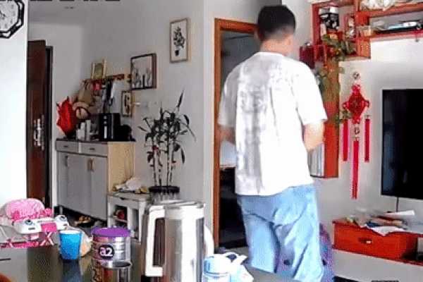 Nổi lòng tham trộm tiền công đức, nam thanh niên lập tức nhận cái kết đắng-1