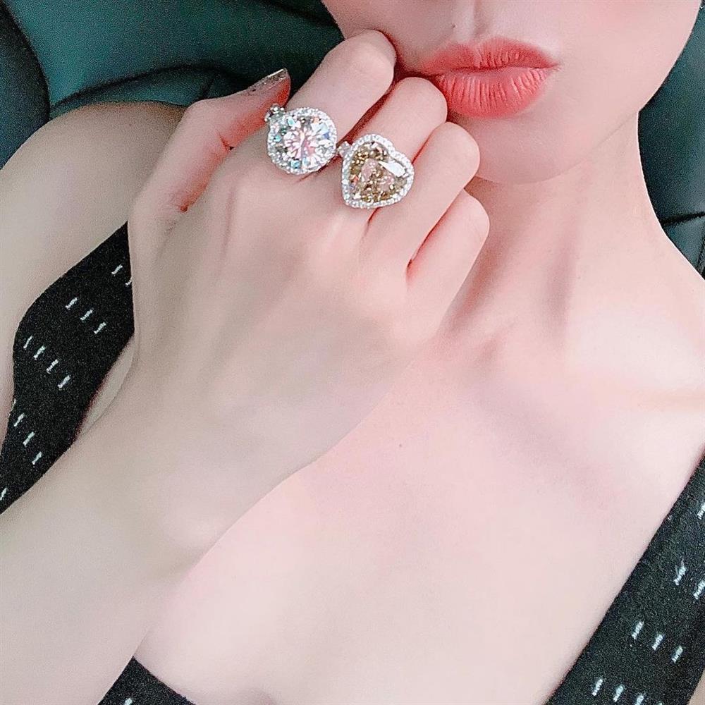 Lệ Quyên tậu thêm nhẫn mới vào bộ sưu tập kim cương cực khủng-1