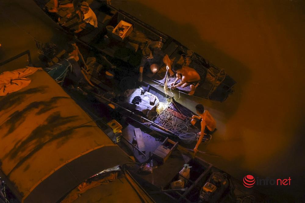 Hà Nội: Đôi nam nữ nhảy cầu Long Biên, hàng chục người tìm kiếm xuyên đêm-6