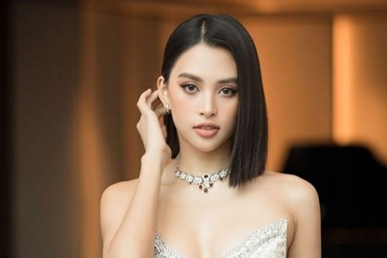 Dân tình phát hiện nhẫn ở ngón áp út và tin đồn cưới cũng rộ lên, Hoa hậu Tiểu Vy nói gì?