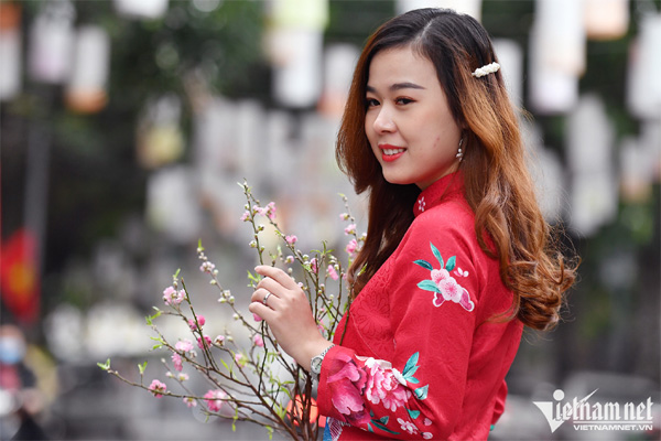 Cháu bé 2 tuổi bị mẹ đẻ mang bán được bàn giao cho bố nuôi dưỡng-2