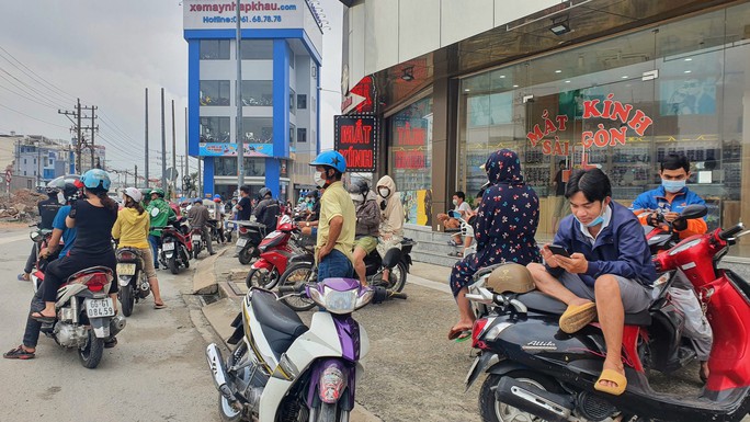 Vụ cháy quán karaoke ở Bình Dương: Khói vẫn bốc cao, công tác tìm kiếm tiếp tục-4