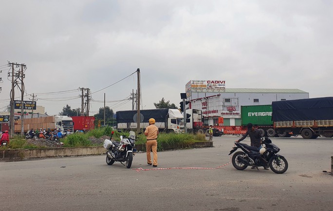 Vụ cháy quán karaoke ở Bình Dương: Khói vẫn bốc cao, công tác tìm kiếm tiếp tục-7