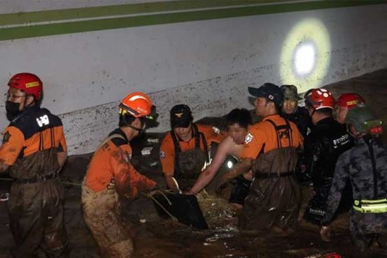 Phát hiện nhiều thi thể dưới hầm xe tại Hàn Quốc trong bão Hinnamnor
