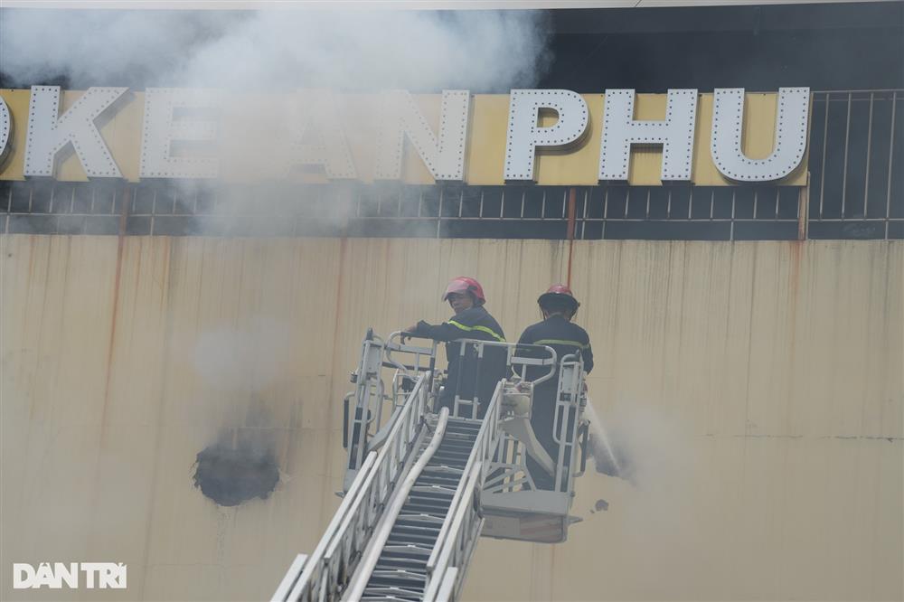 Bên trong quán karaoke cháy làm ít nhất 13 người thiệt mạng-12