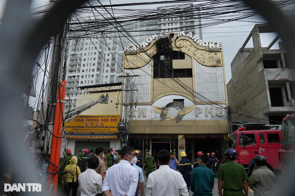 Bên trong quán karaoke cháy làm ít nhất 13 người thiệt mạng-18