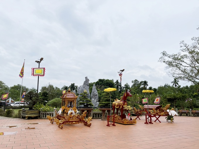 Đền thờ Tổ 100 tỷ đồng của Hoài Linh ra sao trong dịp giỗ Tổ sân khấu?-2