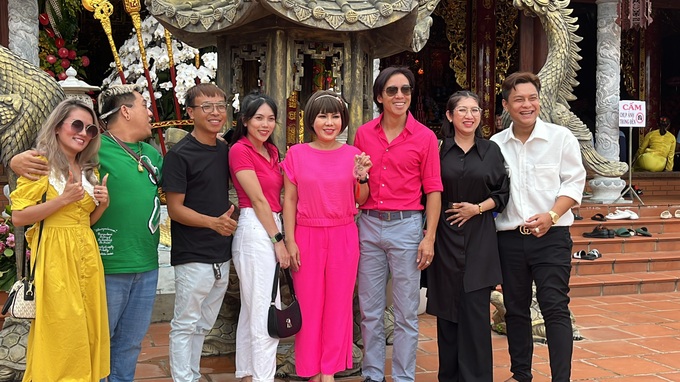 Đền thờ Tổ 100 tỷ đồng của Hoài Linh ra sao trong dịp giỗ Tổ sân khấu?-7