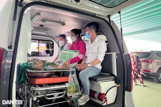 Chạy khắp nơi tìm chị gái làm trong quán karaoke bị cháy ở Bình Dương-3