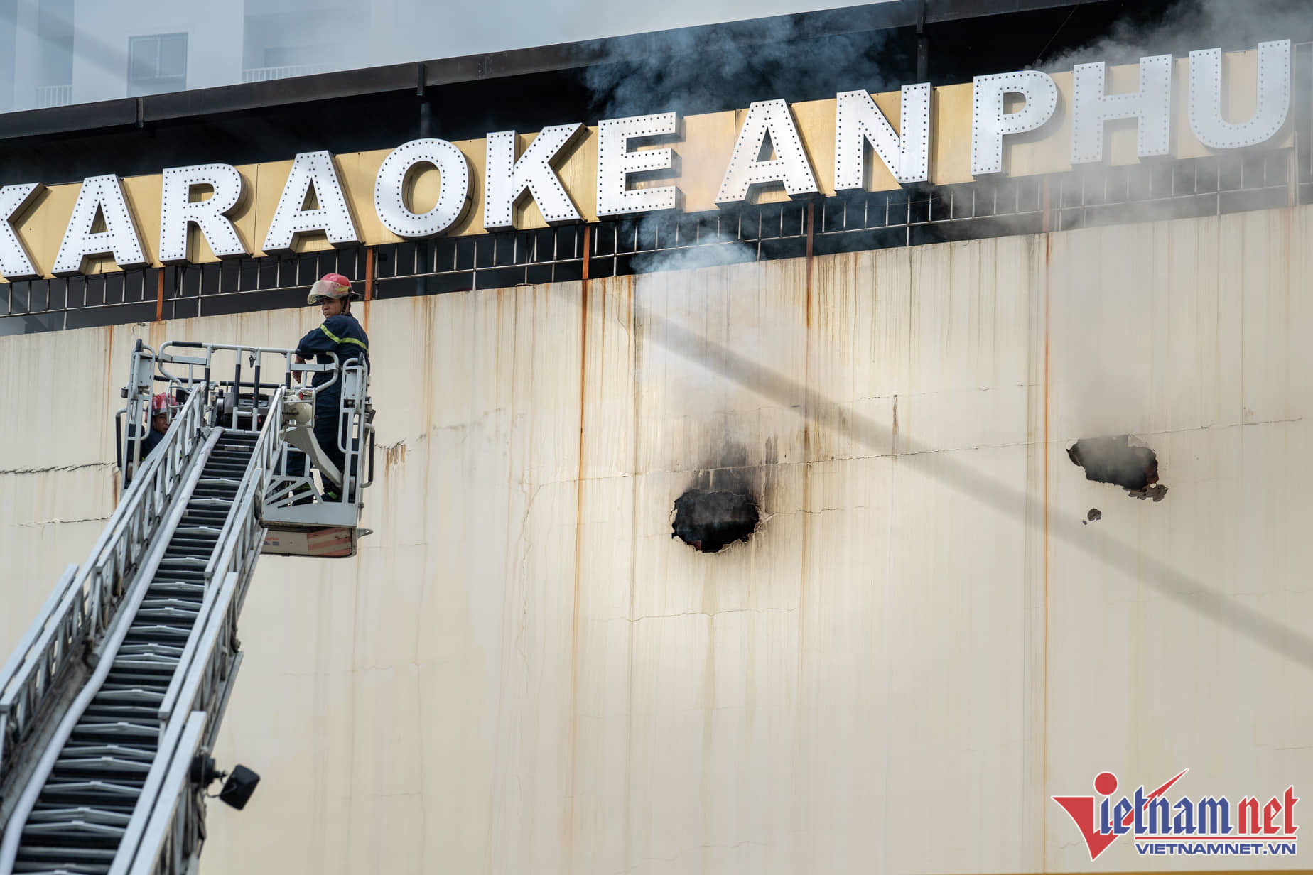 32 người chết trong vụ cháy quán karaoke ở Bình Dương-19