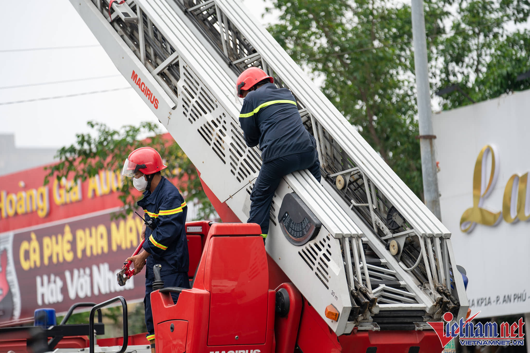 32 người chết trong vụ cháy quán karaoke ở Bình Dương-31