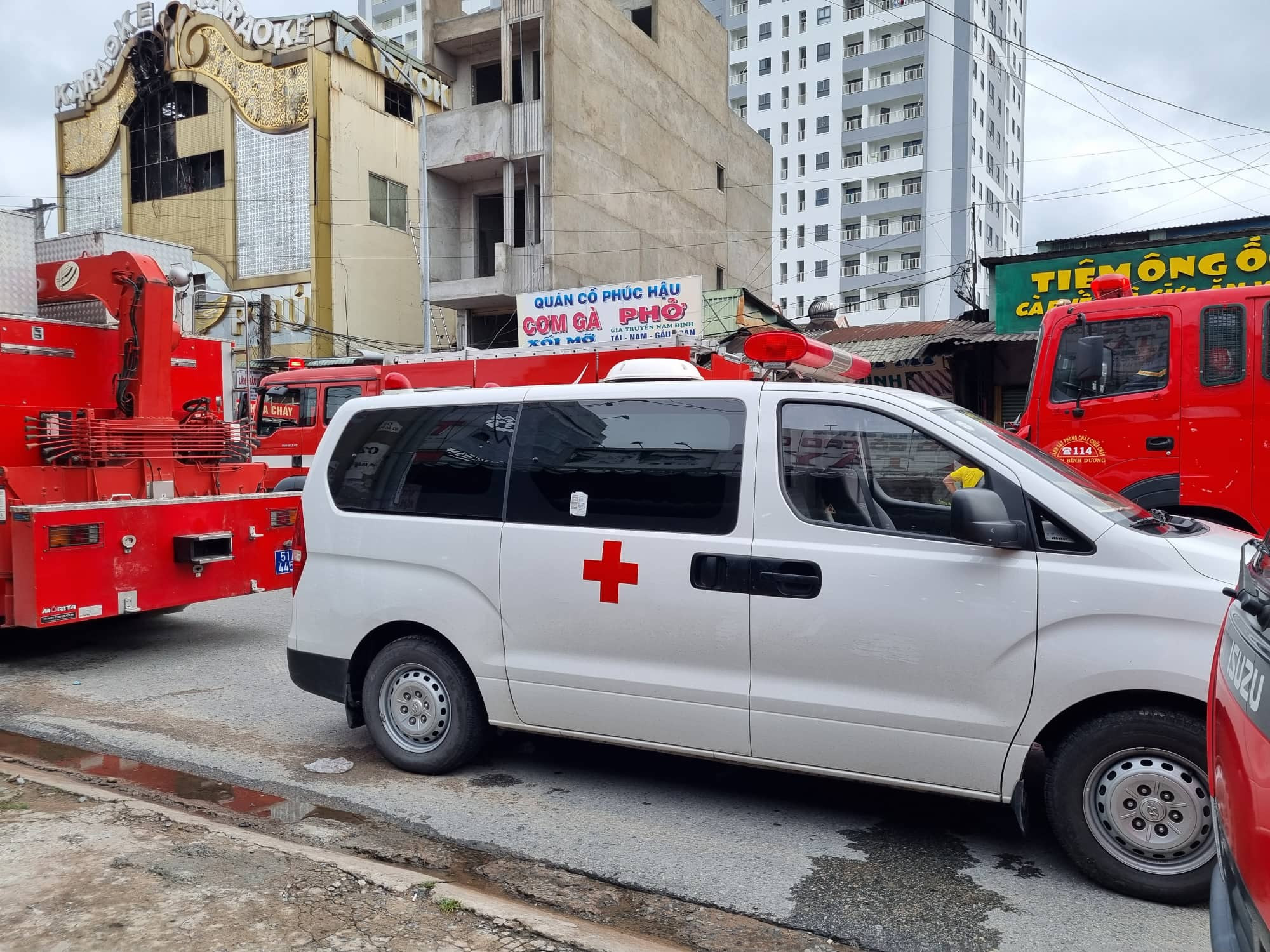 32 người chết trong vụ cháy quán karaoke ở Bình Dương-3