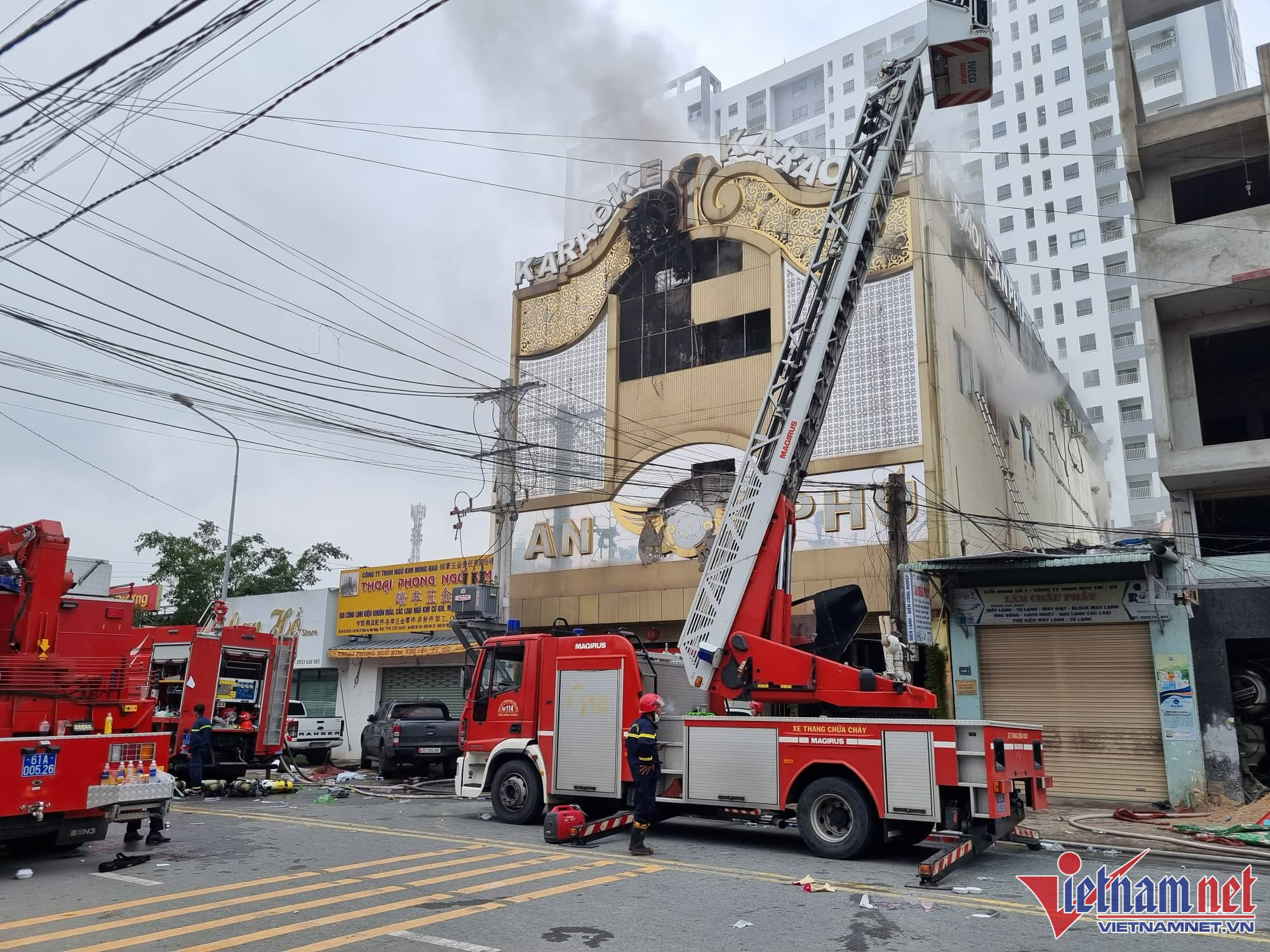 32 người chết trong vụ cháy quán karaoke ở Bình Dương-37