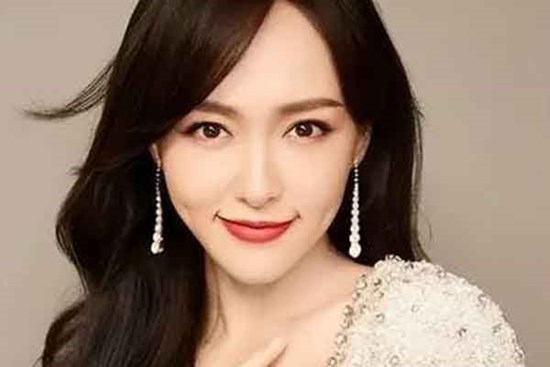 Đường Yên giàu đến mức nào? Chi 136 triệu mua vỏ điện thoại, 35 triệu cho nửa giờ thuê địa điểm tổ chức đám cưới