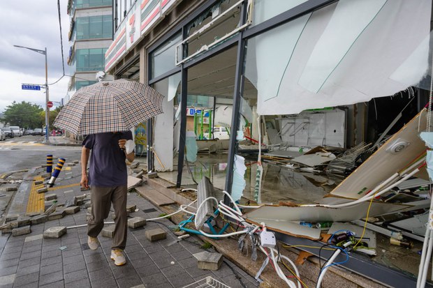 Miền Nam Hàn Quốc hoang tàn sau cơn bão lịch sử-18