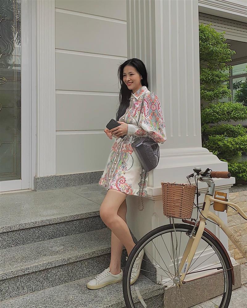 12 set váy mùa thu trẻ trung và sang trọng của mỹ nhân Việt-4