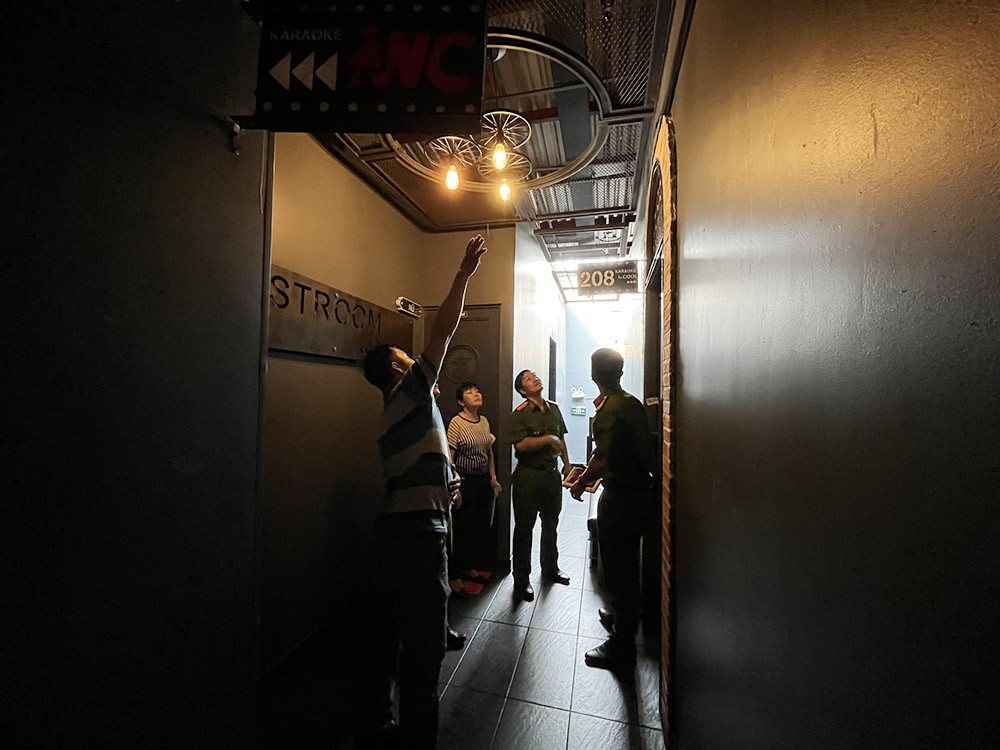 Công an TP.HCM phát hiện nhiều nơi cải tạo nhà ở kinh doanh karaoke-2