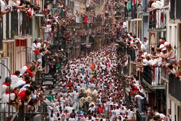 Tây Ban Nha dậy sóng vì nhiều người chết ở lễ hội chạy đua với bò-2