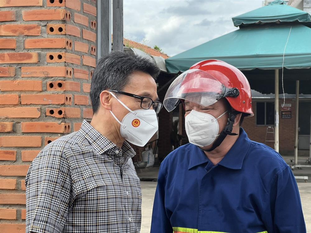 Phó Thủ tướng Vũ Đức Đam kiểm tra hiện trường cháy karaoke 32 người chết-2