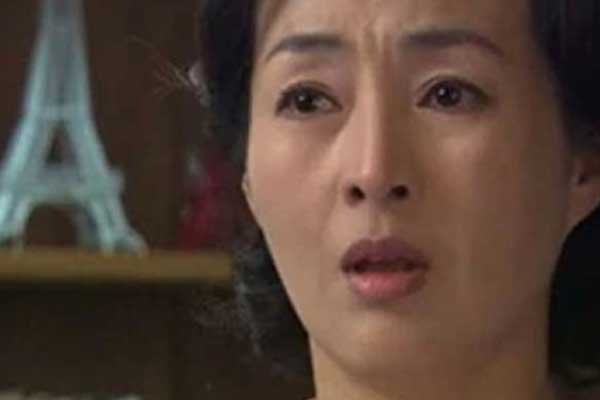 Thấy bát cơm ăn dở của chị gái, tôi nghẹn lòng, đòi bế con về-1