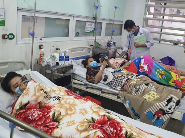 Sức khỏe các nạn nhân thoát chết trong vụ cháy quán karaoke Bình Dương hiện ra sao?-1