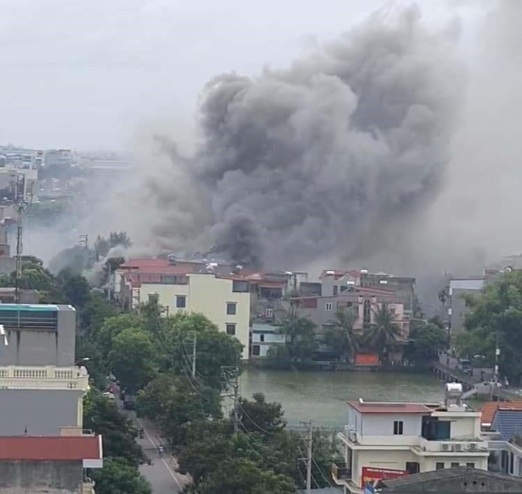 Cháy lớn tại quán bar ở Bắc Ninh, 1 công an bị thương-1