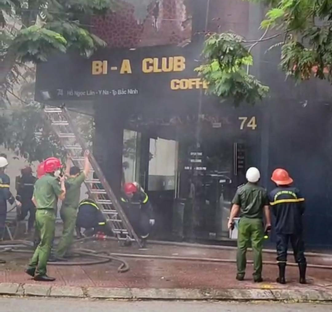 Cháy lớn tại quán bar ở Bắc Ninh, 1 công an bị thương-2