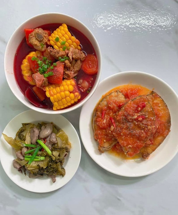 Mở tủ lạnh cái gì rơi ra trước sẽ nấu, vợ đảm 9x chiêu đãi chồng loạt món ngon, mâm cơm 2 người mà quá tươm tất-13