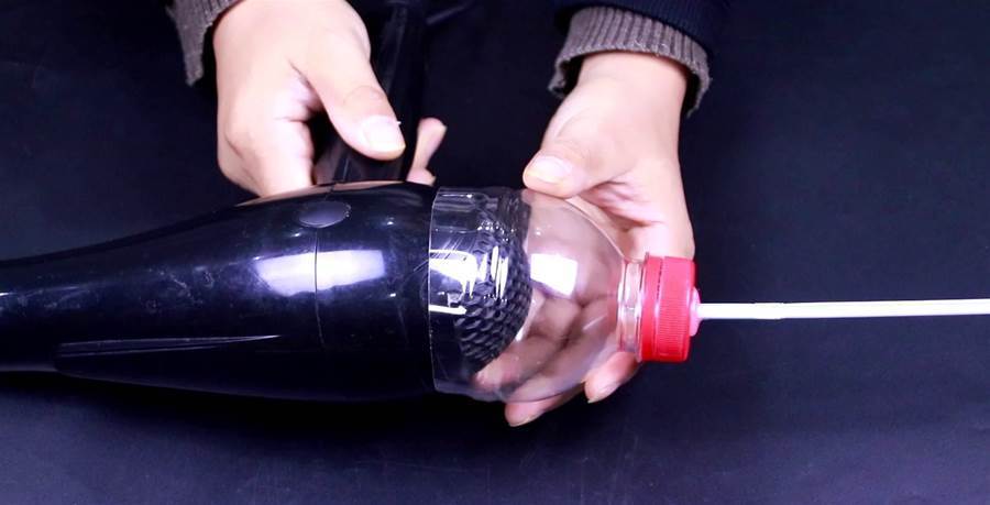 Dùng máy sấy tóc thổi vào tường hóa ra đem lại công dụng tuyệt vời này nhưng chẳng ai nghĩ ra-2