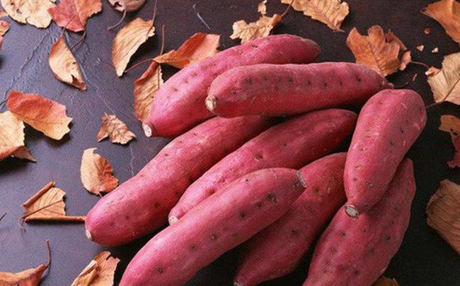 Dùng kim chọc khoai lang trước khi hấp, tưởng vô bổ mà kết quả không tưởng-2