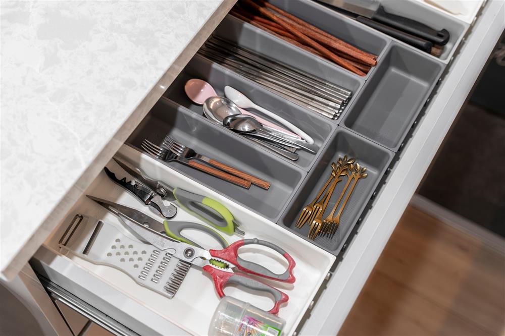 Căn hộ tối giản nhưng vẫn hiện đại và sang trọng, cho cảm giác thông thoáng mà không kém phần trẻ trung, tinh tế-18