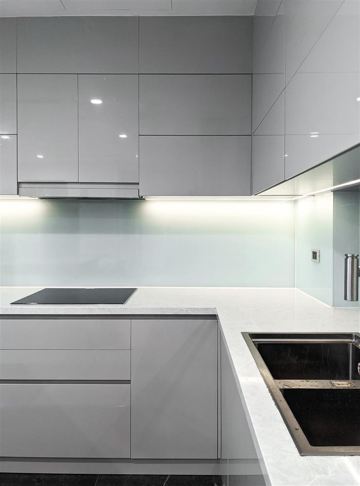 Căn hộ tối giản nhưng vẫn hiện đại và sang trọng, cho cảm giác thông thoáng mà không kém phần trẻ trung, tinh tế-17