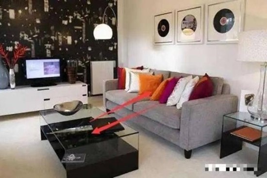 Ghế sofa không được đặt ở hướng này, trừ khi muốn vợ chồng bất hòa, tài lộc tiêu tán, nghèo khổ suốt đời