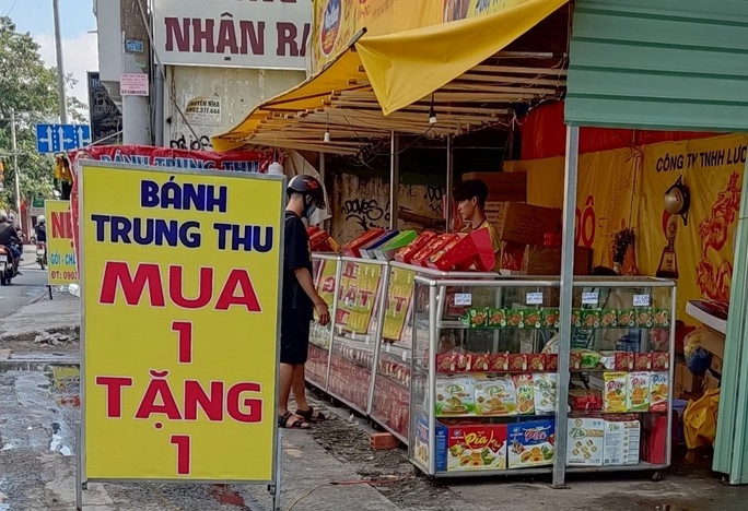 Đủ kiểu xả hàng bánh trung thu-1