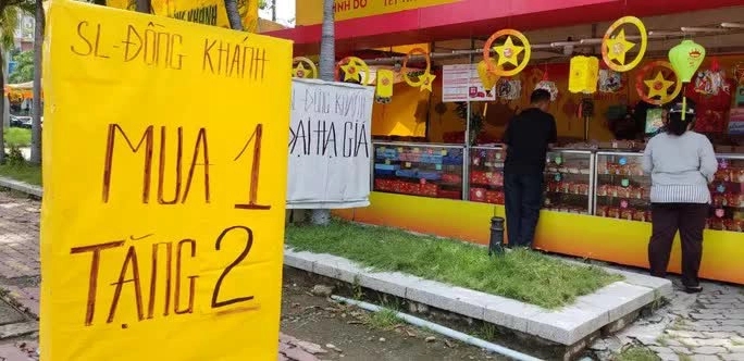 Đủ kiểu xả hàng bánh trung thu-2