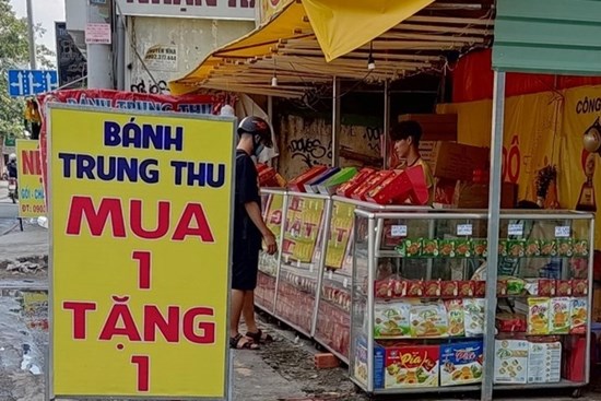 Đủ kiểu xả hàng bánh trung thu