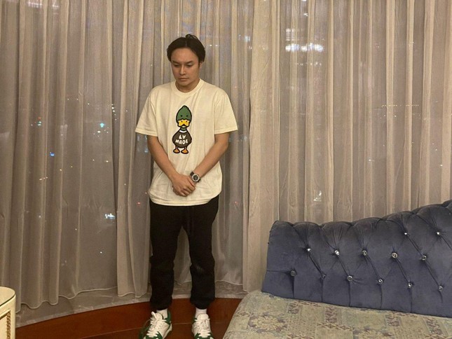 Tú ông sang chảnh và quy trình môi giới mại dâm cho mỹ nhân hạng A-4