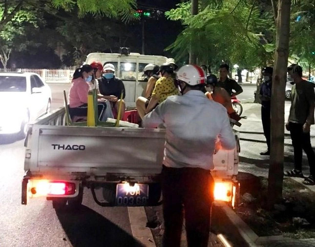 Bắt quả tang nhiều cặp mua bán dâm tại địa điểm công cộng ở Huế-2