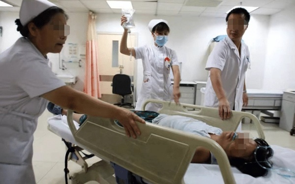 Người phụ nữ 48 tuổi nhập viện cấp cứu vì 1 loại thức ăn nhiều người rất thích-1