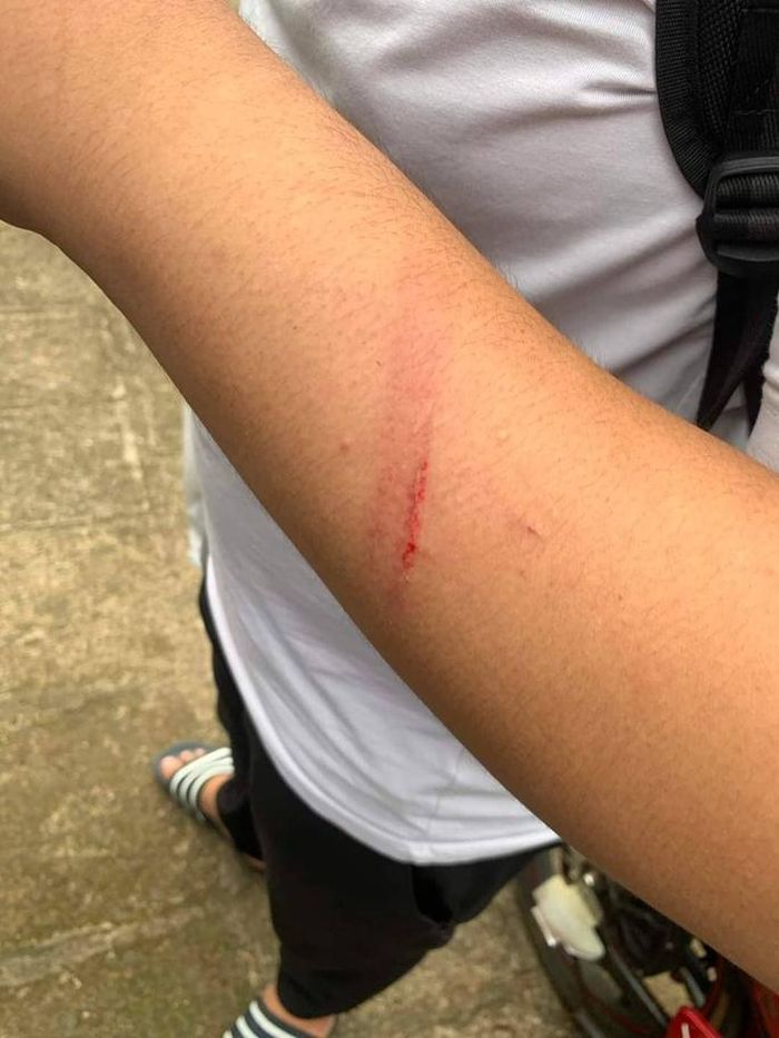 Xôn xao clip thầy giáo dùng thước, mũ bảo hiểm đánh 2 học sinh-2