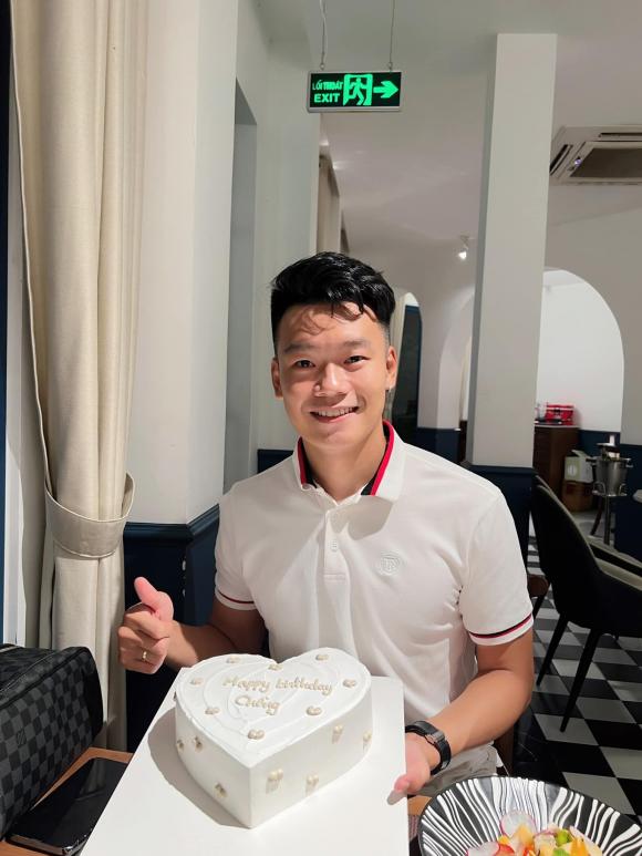 Trung vệ Thành Chung đón sinh nhật, để lộ tin vui bà xã đang mang bầu con đầu lòng-1