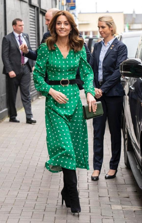 Tại sao Kate Middleton thích mặc màu xanh lá cây? Nàng công sở bỏ túi thêm bí kíp thăng hạng” phong cách-2