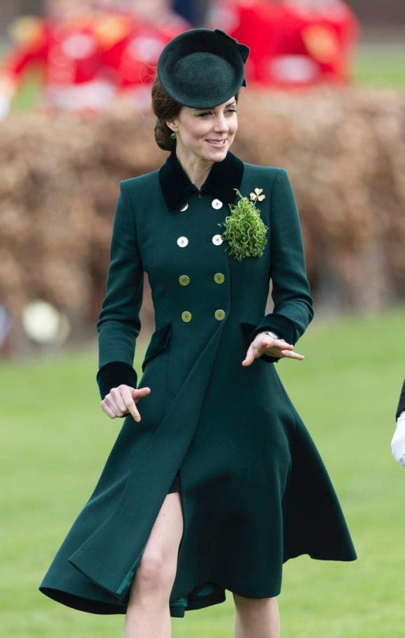 Tại sao Kate Middleton thích mặc màu xanh lá cây? Nàng công sở bỏ túi thêm bí kíp thăng hạng” phong cách-7