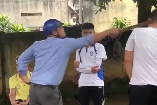 'Tâm thư' của thầy giáo dùng thước, mũ bảo hiểm đánh học sinh