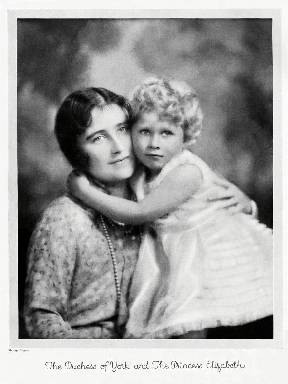 Những bức ảnh hiếm thời trẻ của Nữ hoàng Anh - người phụ nữ quyền lực bậc nhất thế kỷ-1