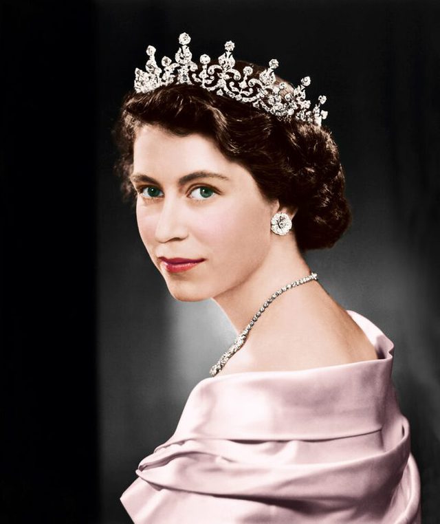 Những bức ảnh hiếm thời trẻ của Nữ hoàng Anh - người phụ nữ quyền lực bậc nhất thế kỷ-11