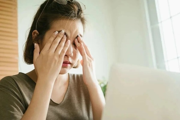 5 bất thường ở mắt là dấu hiệu bệnh tật của gan, túi mật, tụy, dạ dày và não bộ-1