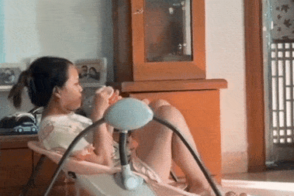 Cảnh tượng 'cười ra nước mắt' khi bạn chưa kịp ăn chơi cho thỏa sức đã phải làm mẹ